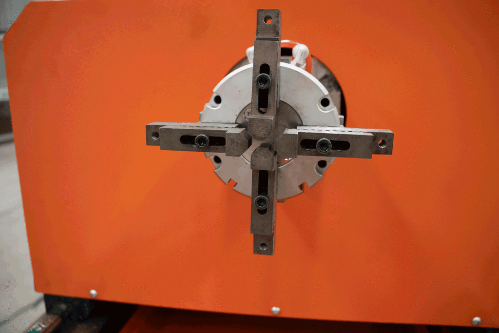 Imagen real de la máquina cortadora de tubos Simple