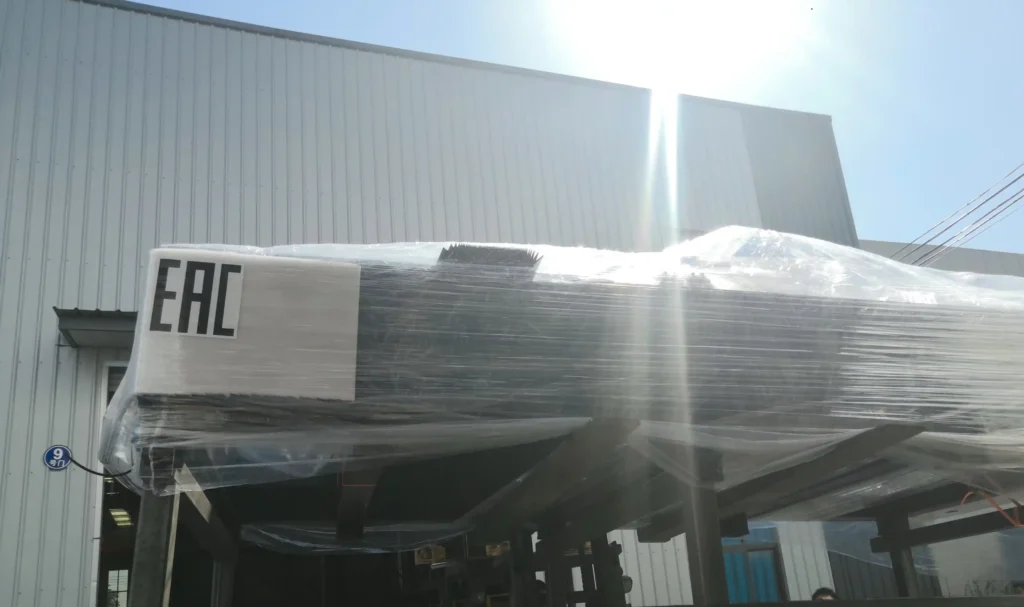 Fiber laser cutting machine ready for delivery with factory packaging