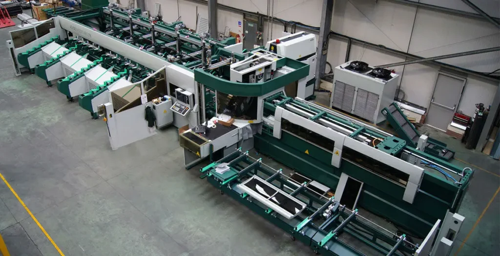 Automatic bundle loader and tube stock rack feeding a tube laser cutting machine