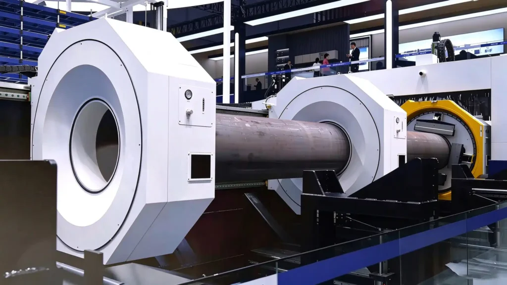 Four-chuck zero-tailing mechanism on a tube laser cutting machine holding steel tube